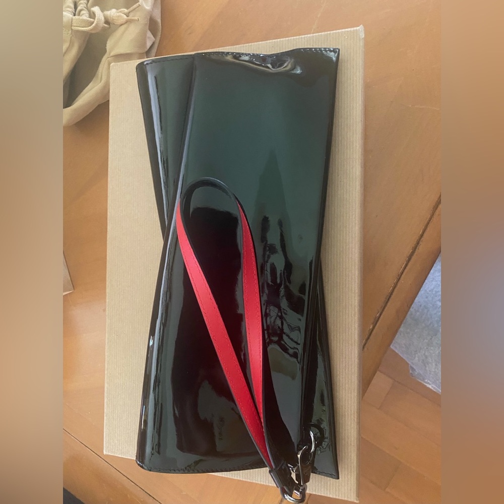 New Christian Louboutin Loubitwist Patent Leather
Clutch Black with Dustbag&box